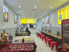 小河临街80平餐饮店转让，带口粮证